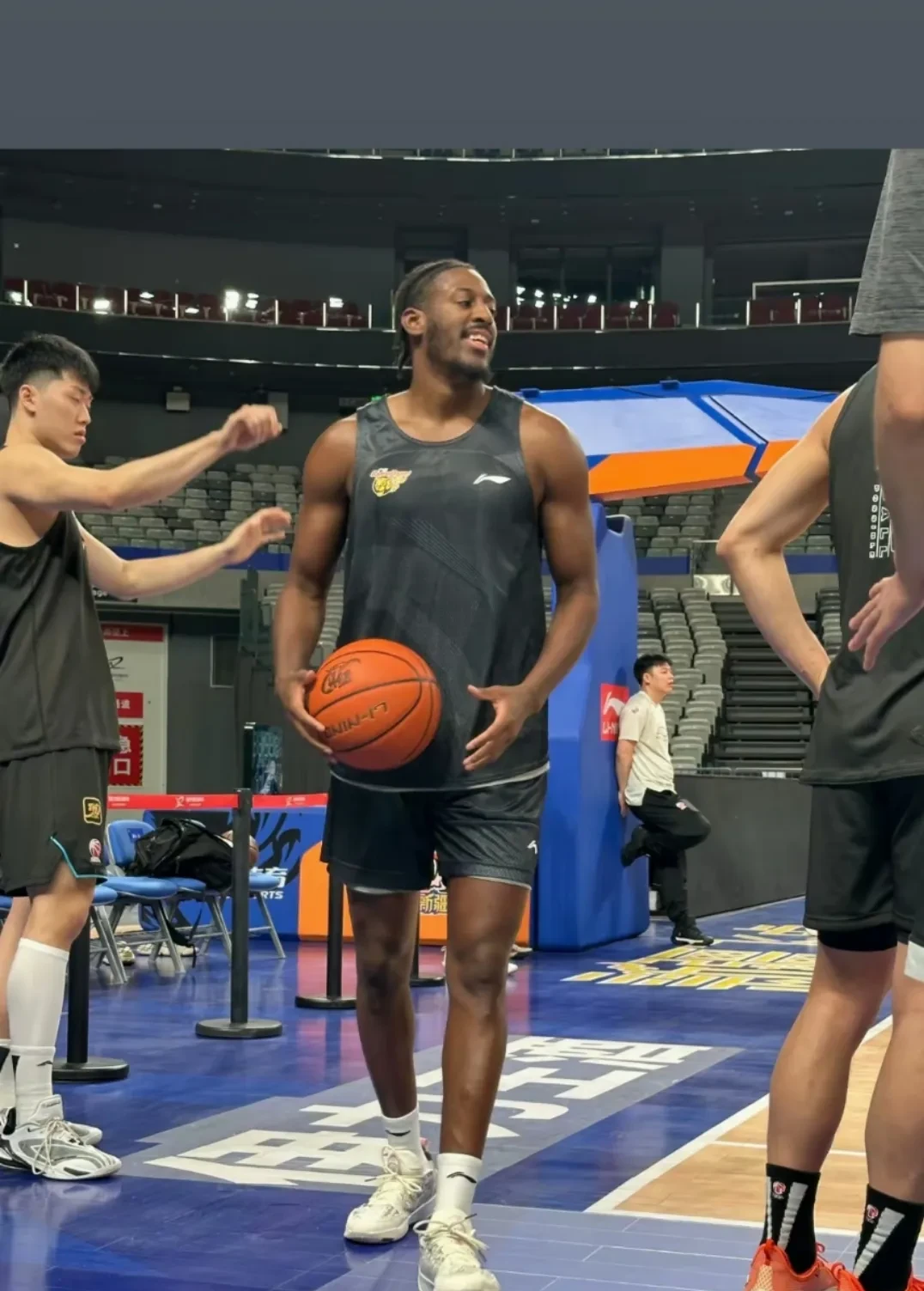 中国男篮热身备战尤文图特比赛
